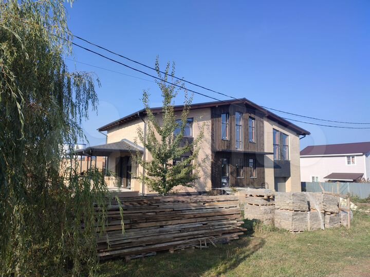 Коттедж 380 м² на участке 9 сот.