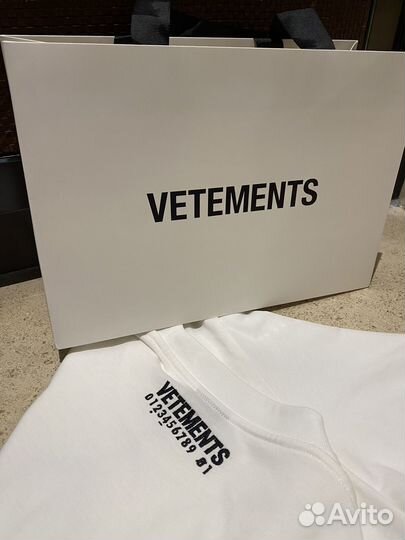 Футболка vetements