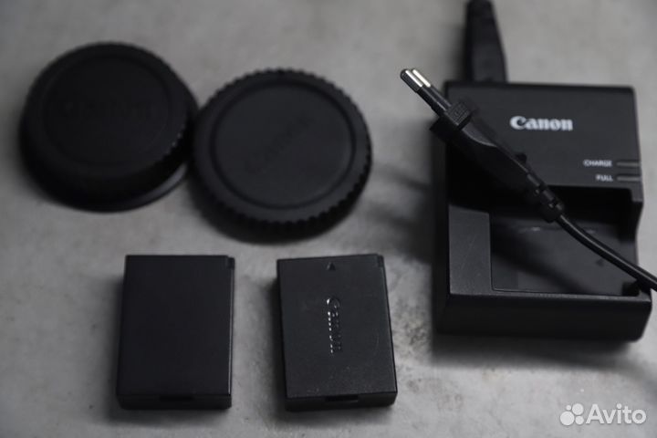 Фотоаппарат canon 2000d