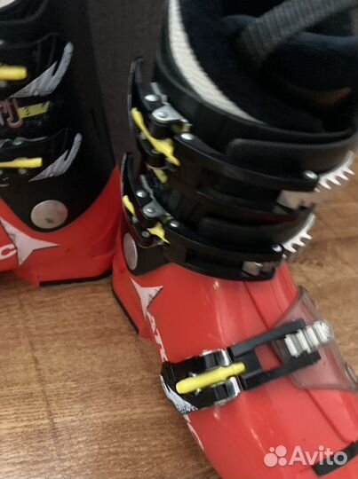 Горнолыжные ботинки atomic