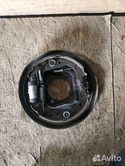 Опорный диск задний правый Toyota Prius NHW20