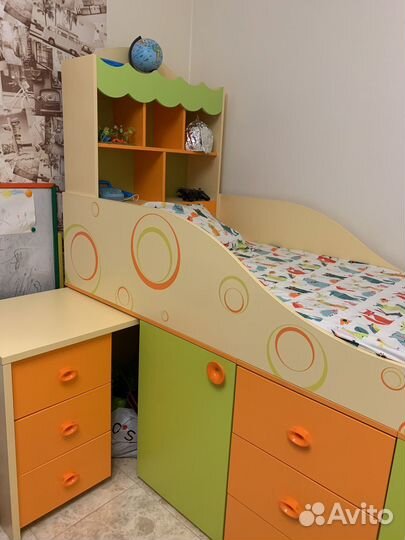 Детская кровать чердак со столом и шкафом бу