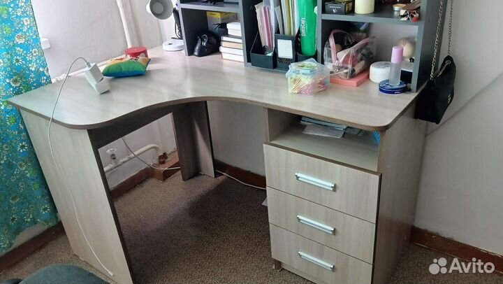 Угловой письменный стол