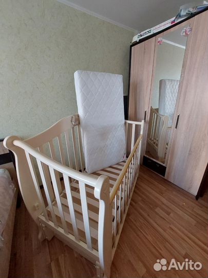 Кровать детская с пеленальным столиком