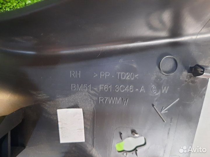 Накладка задней стойки правая Ford Focus 3 седан