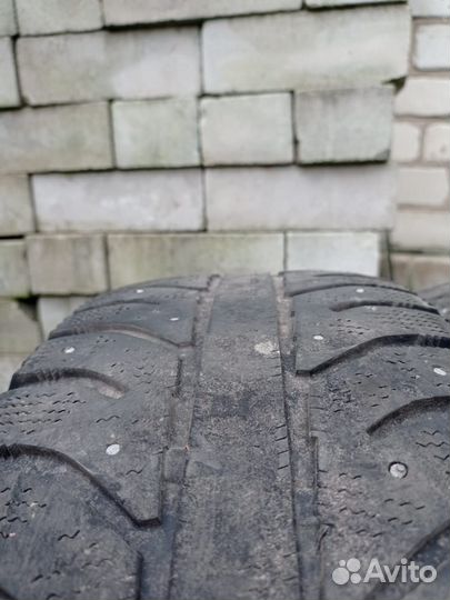 Bridgestone Ice Cruiser 7000 215/70 R16 100T