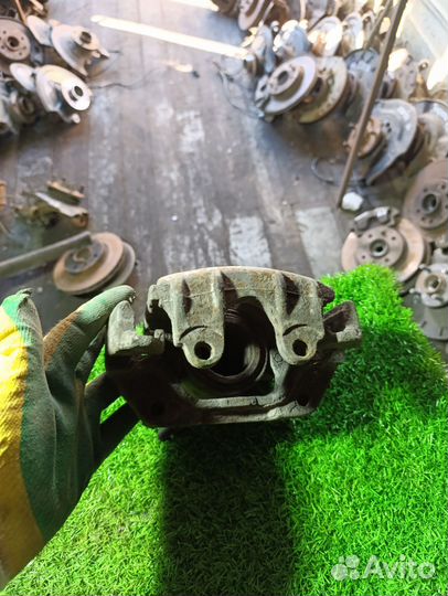 Суппорт передний правый bmw 5 e34