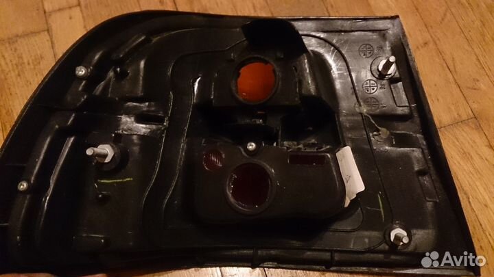 Задняя фара Nissan Sunny