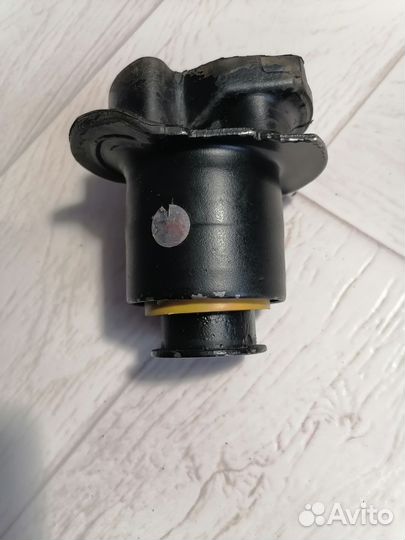 Сайлентблок задней балки Toyota Ipsum, Noah