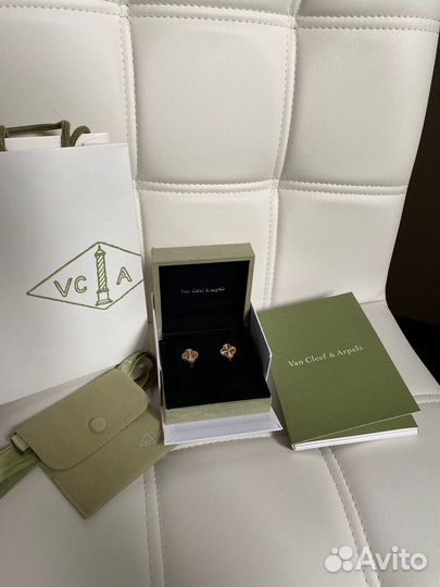 Золотые серьги van cleef