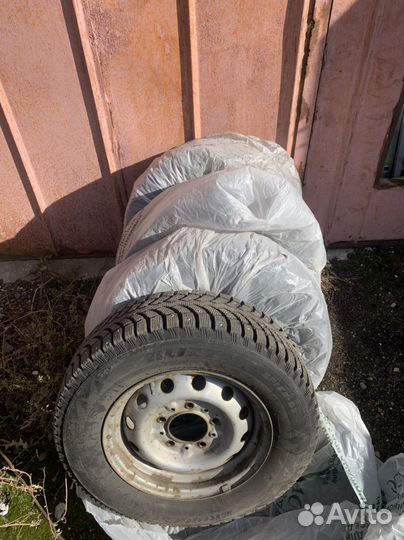 Bridgestone Blizzak Spike-01 205/70 R15 96T