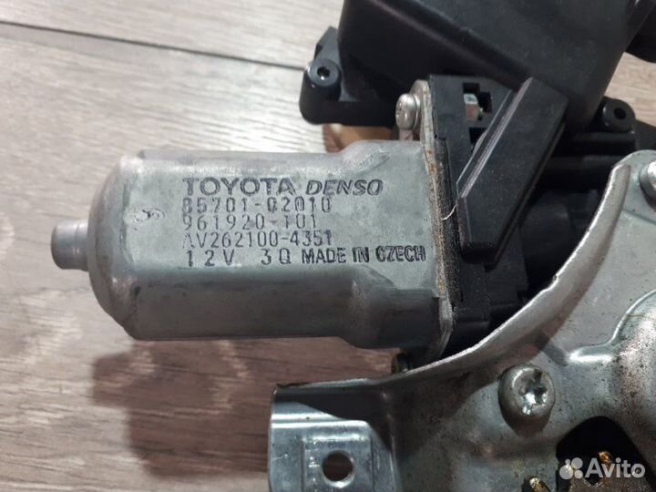Стеклоподъемник передний правый Toyota Auris