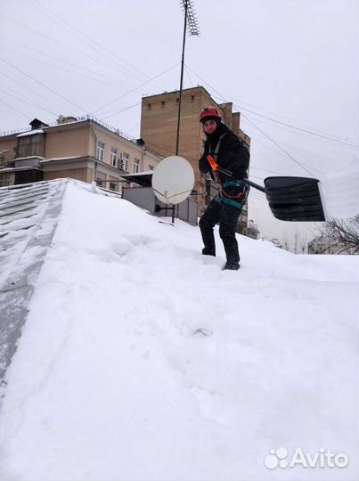 Чистка крыш от снега и наледи