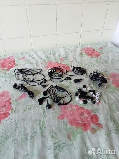 Наушники с микрофоном и без