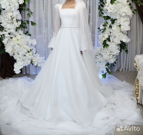 Свадебное платье со шлейфом 42-44