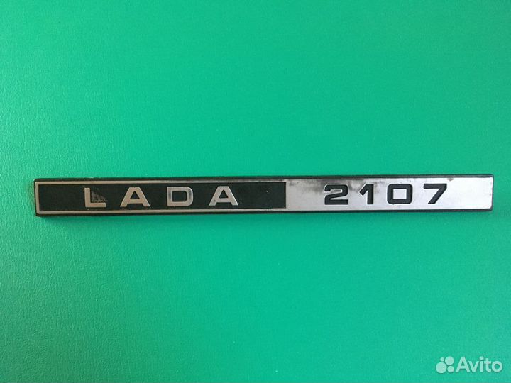 Шильдик крышки багажника ваз 2107