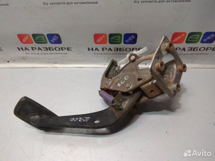 Педаль тормоза Toyota Land Cruiser 200