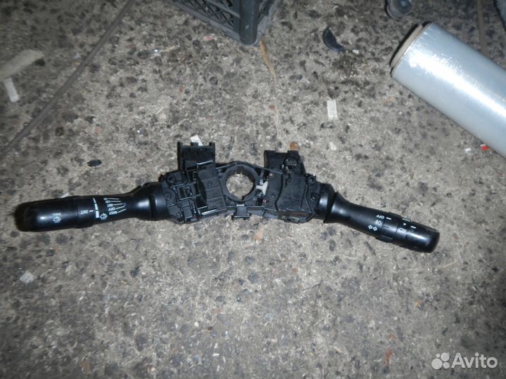 Переключатель поворотов подрулевой Toyota Corolla