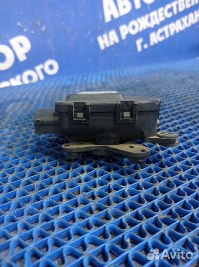 Моторчик заслонок отопителя Volkswagen Passat B5