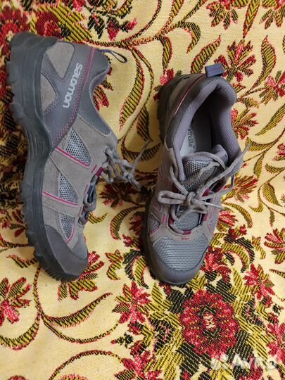 Кроссовки женские