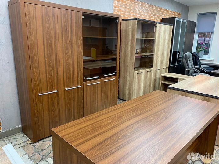 Стол руководителя орех. В наличии
