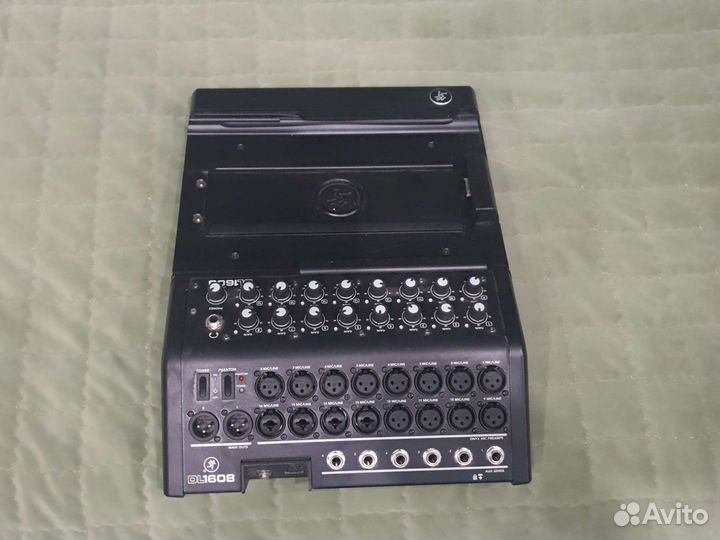 Цифровой микшерный пульт Mackie DL 1608
