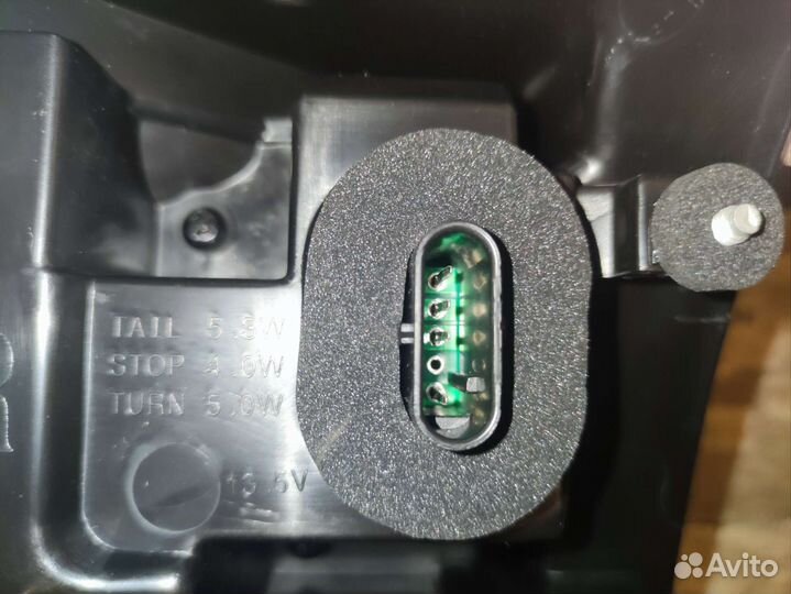 Жёлтые поворотники model 3