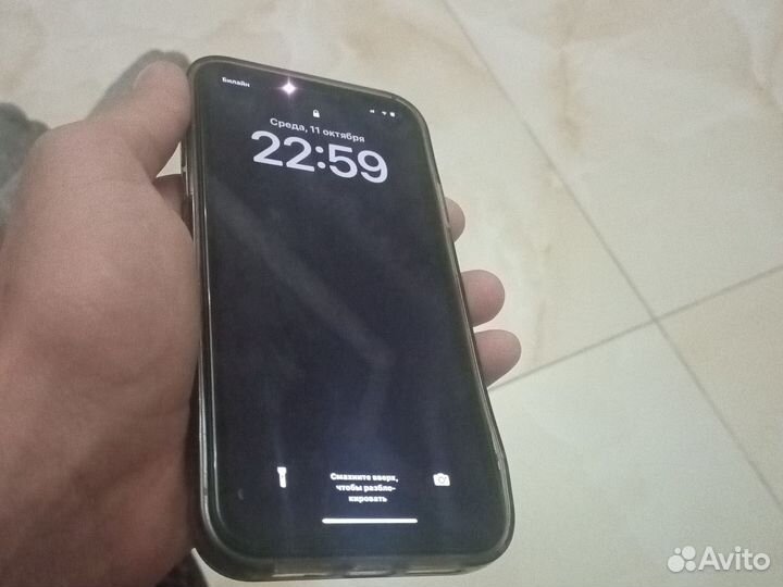 Телефон iPhone xr в корпусе 13