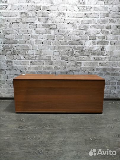 Длинная тумба с ящиками и полками