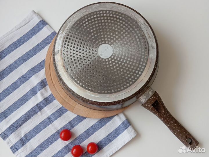 Сковорода для индукционной плиты 28см