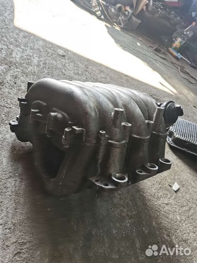 Впускной коллектор Audi 100 c4 2.8 AAH