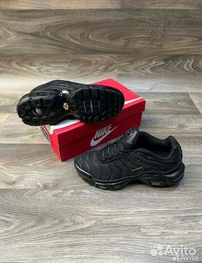 Кроссовки мужские nike tn plus