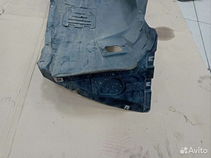 Подкрылок передний левый BMW E90 E91 E92 рест