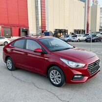 Hyundai Solaris 1.4 AT, 2018, битый, 52 000 км, с пробегом, цена 827 000 руб.