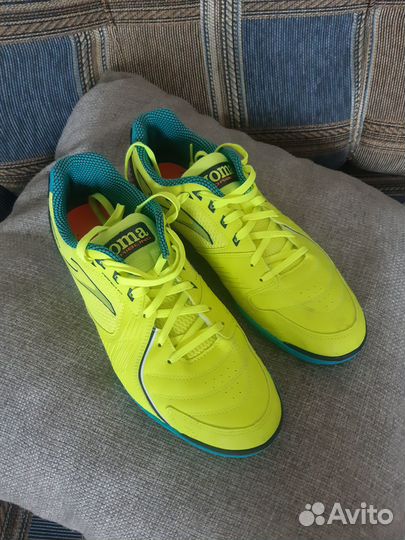 Футбольные бутсы