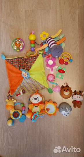 Развивающие игрушки погремушки пакетом для малышей