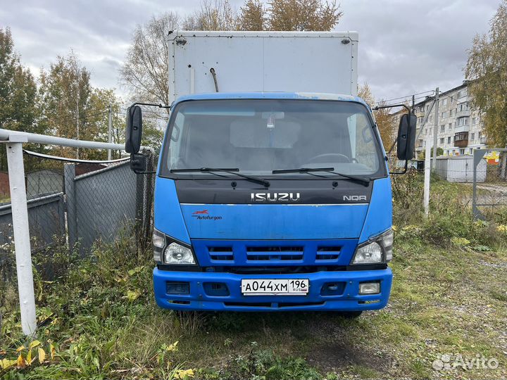 Isuzu NQR75P, 2011
