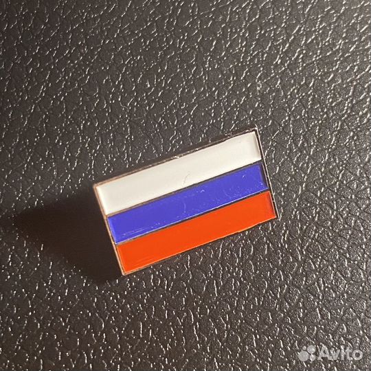 Значок с флагом России прямой на булавке