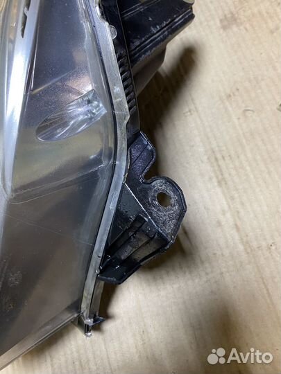 Передняя правая фара на оpel Astra h