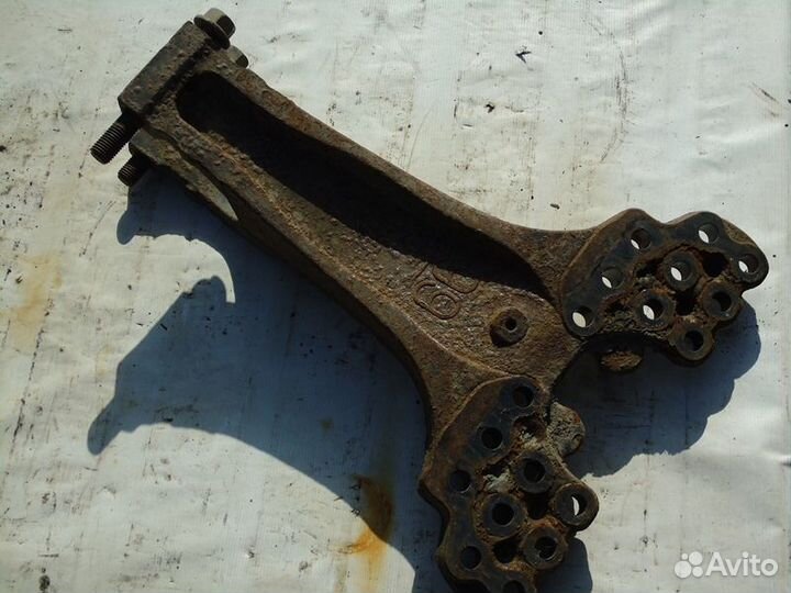 Кронштейн реактивной тяги, ведущего моста, правый