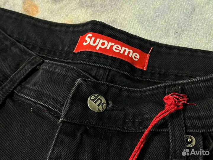 Джинсы supreme