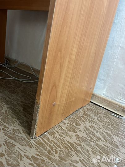 Угловой компьютерный стол