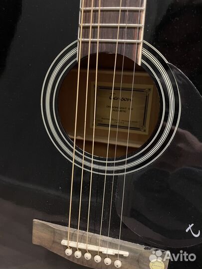 Акустическая гитара