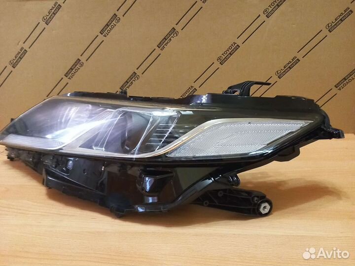 Тойота Камри 70 фара левая 81150-33G00