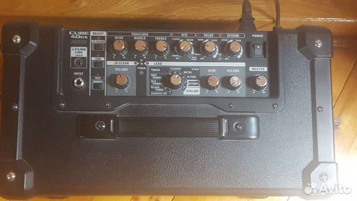 Гитарный комбоусилитель