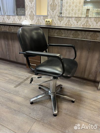 Парикмахерское кресло