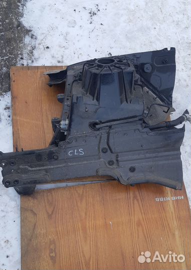 Передняя четверть Mercedes CLS