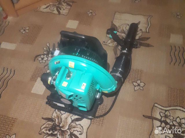 Бензиновая воздуходувка