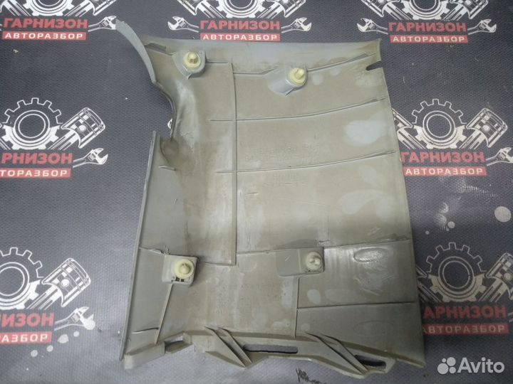 Обшивка задней стойки салона Honda HR-V GH1