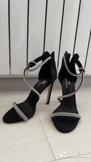 Босоножки женские 37 размер новые